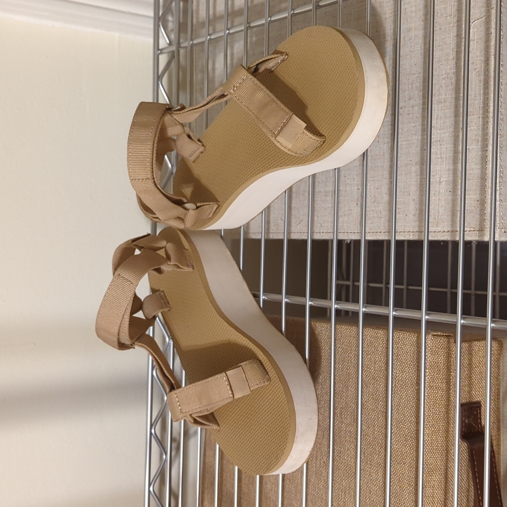 Platform tan Teva sandals